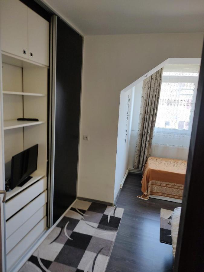 White Black Rooms Hunedoara Eksteriør billede