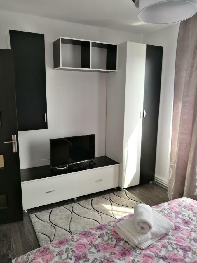 White Black Rooms Hunedoara Eksteriør billede