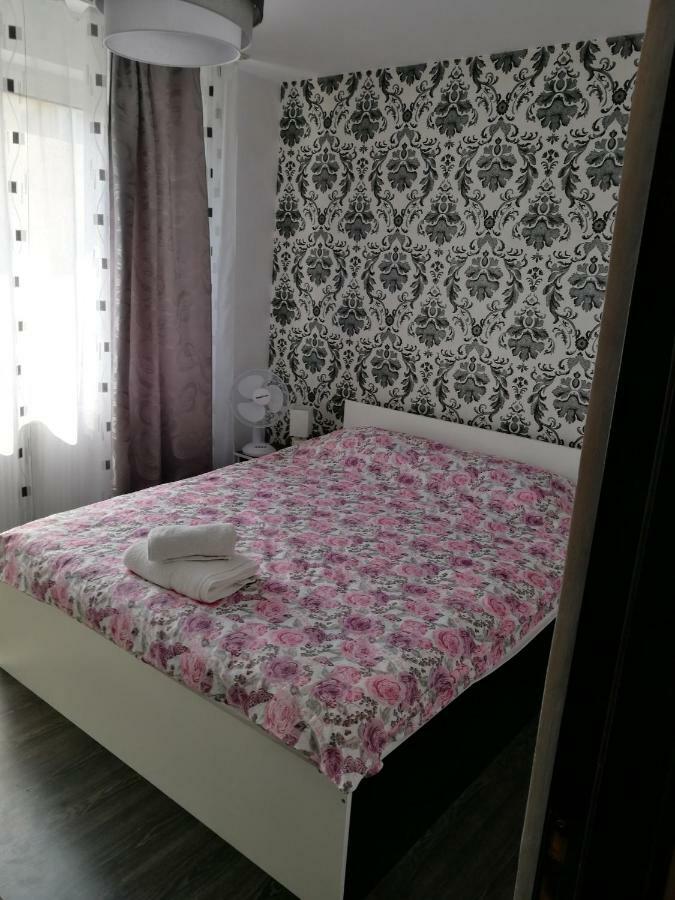White Black Rooms Hunedoara Eksteriør billede