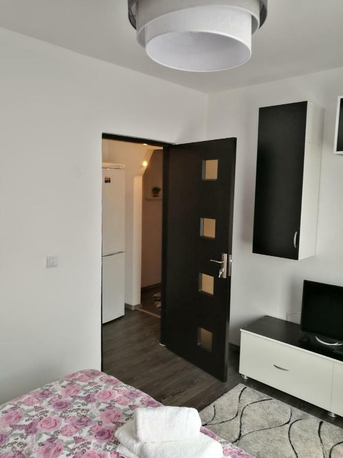 White Black Rooms Hunedoara Eksteriør billede